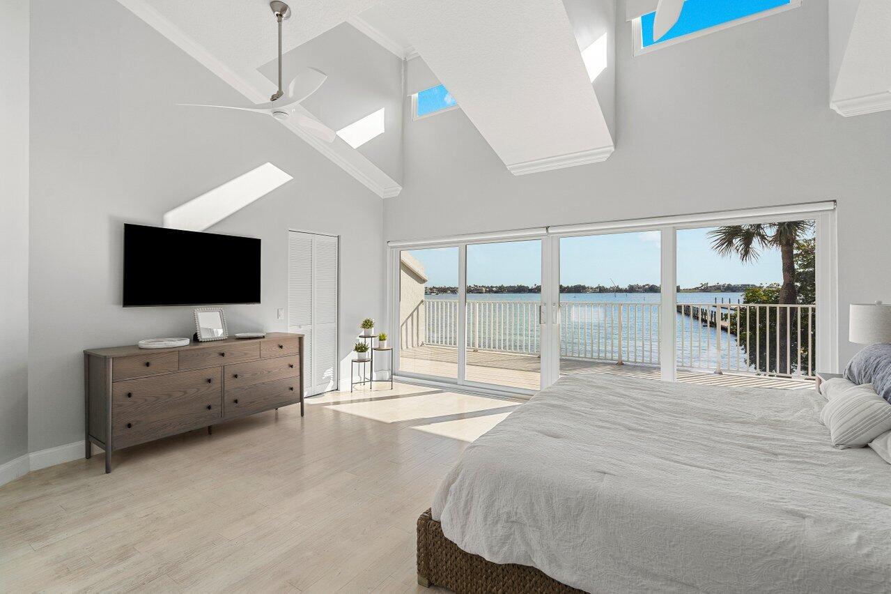 31 S Lakeshore Drive