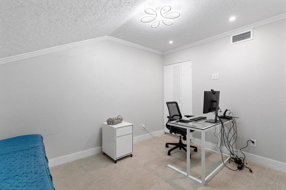 31 S Lakeshore Drive