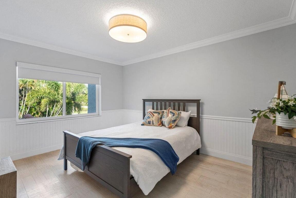 31 S Lakeshore Drive