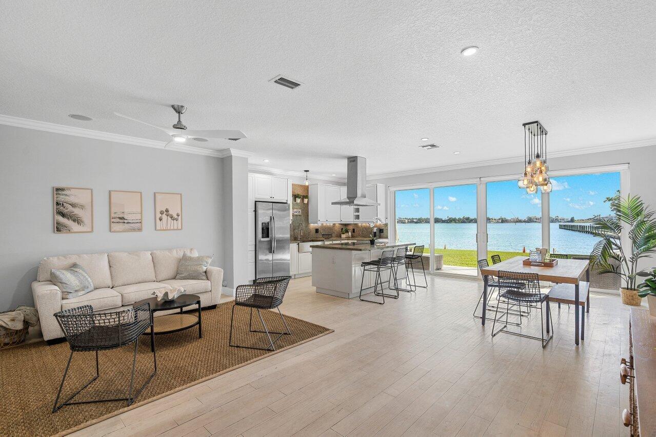 31 S Lakeshore Drive