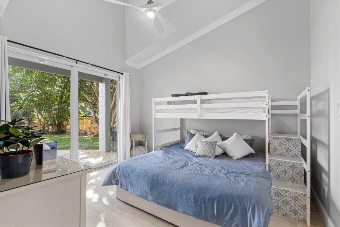 31 S Lakeshore Drive