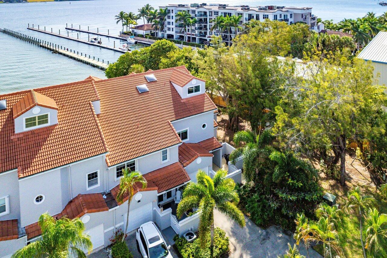 31 S Lakeshore Drive