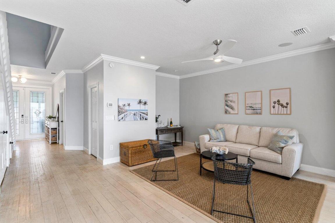 31 S Lakeshore Drive