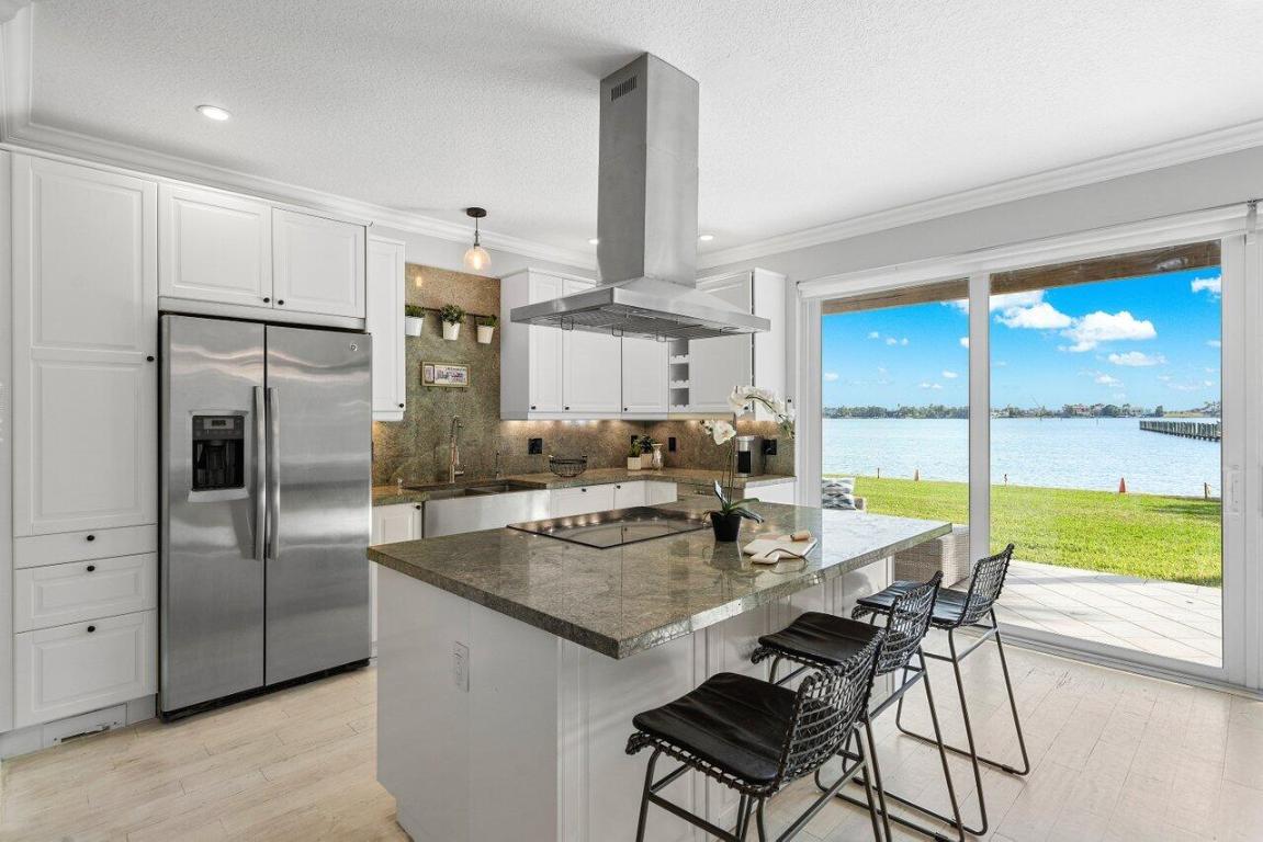 31 S Lakeshore Drive