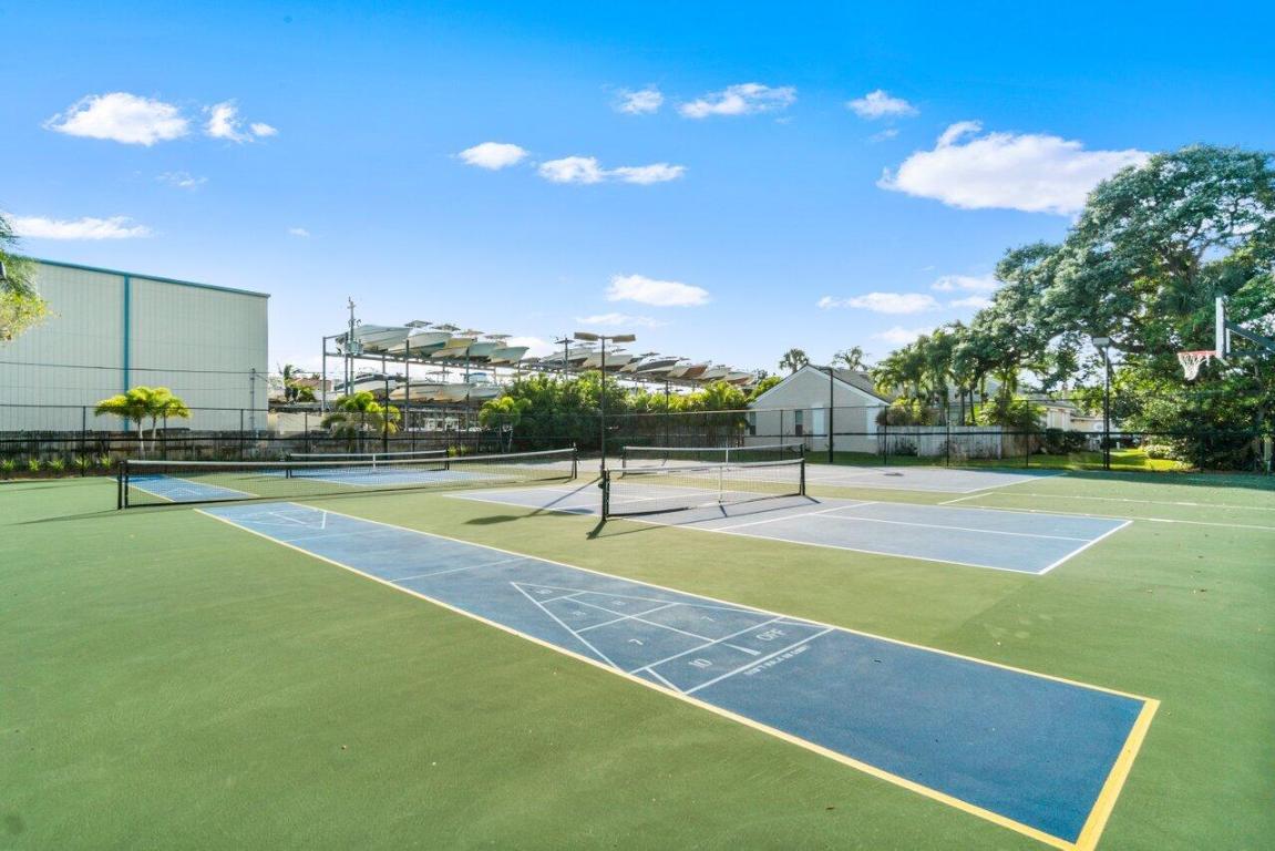 31 S Lakeshore Drive