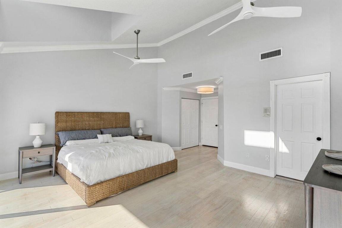 31 S Lakeshore Drive