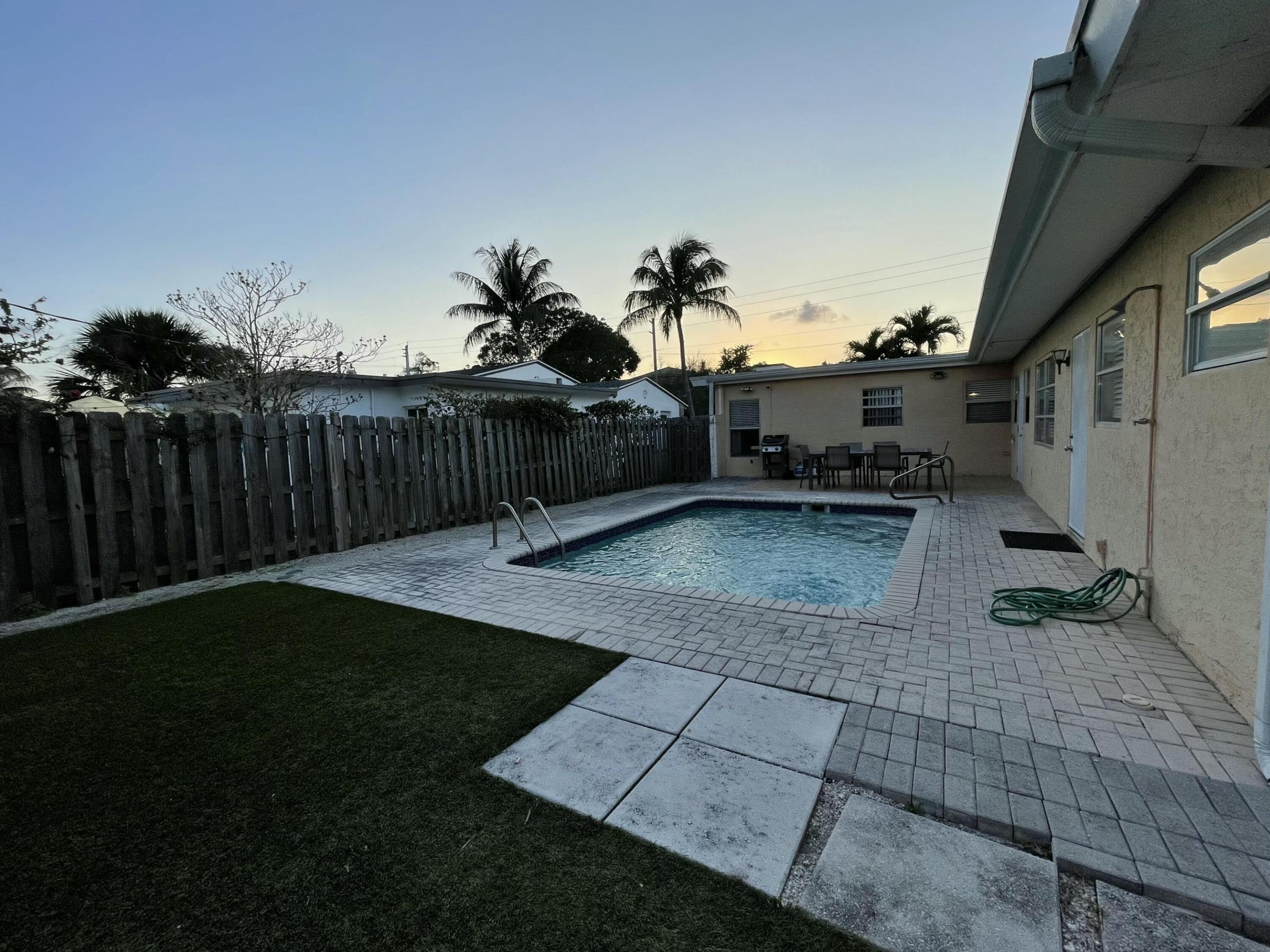 233 SE 4th Avenue