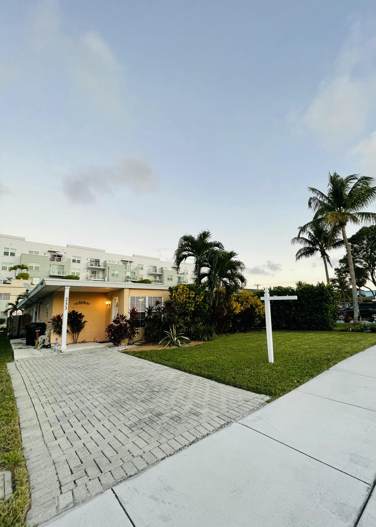 233 SE 4th Avenue