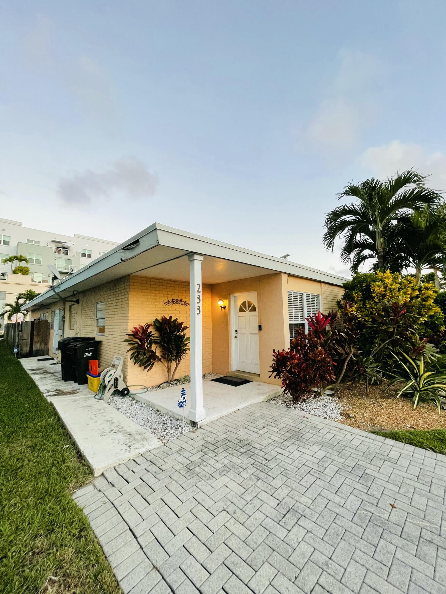233 SE 4th Avenue