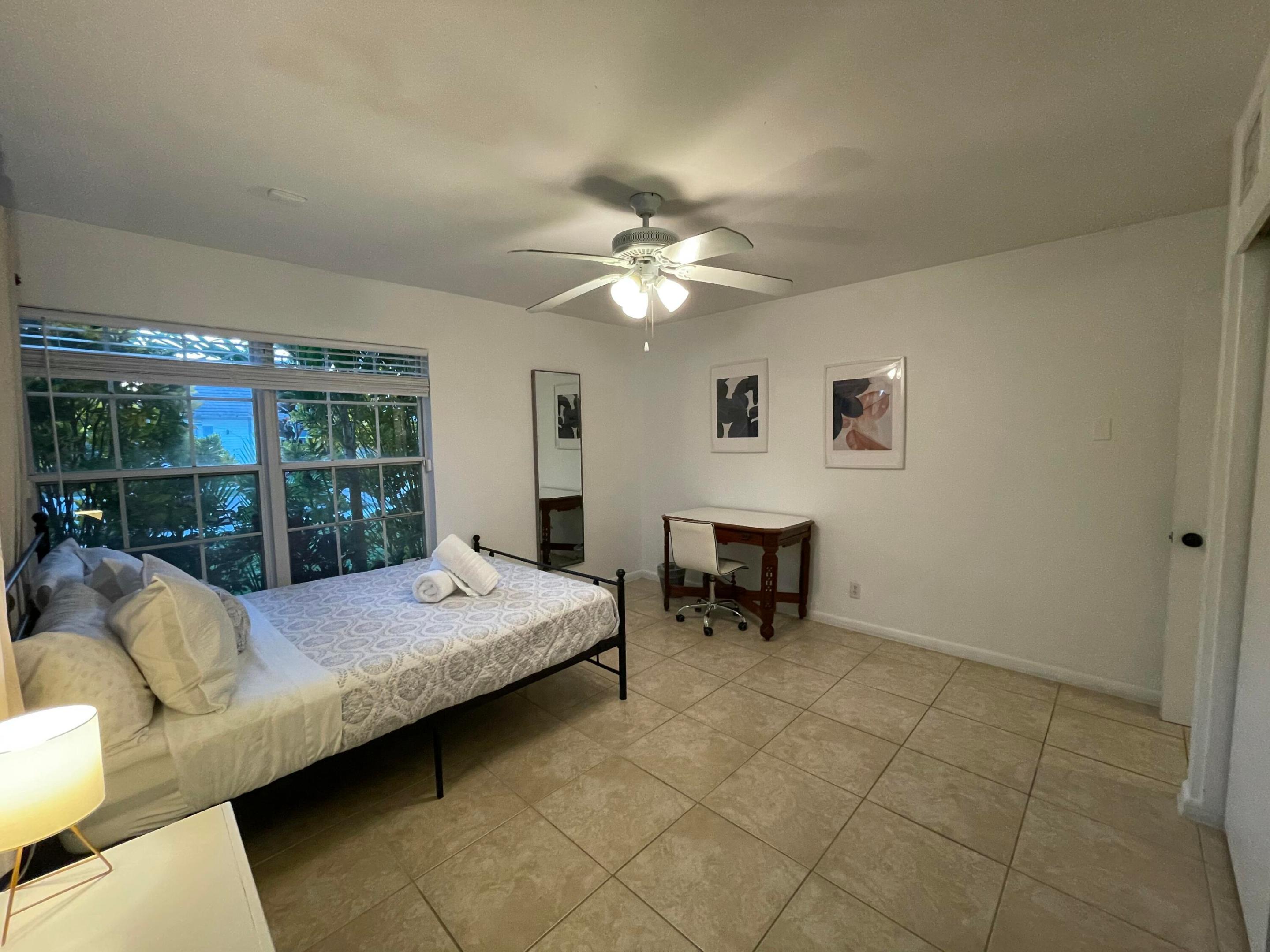233 SE 4th Avenue