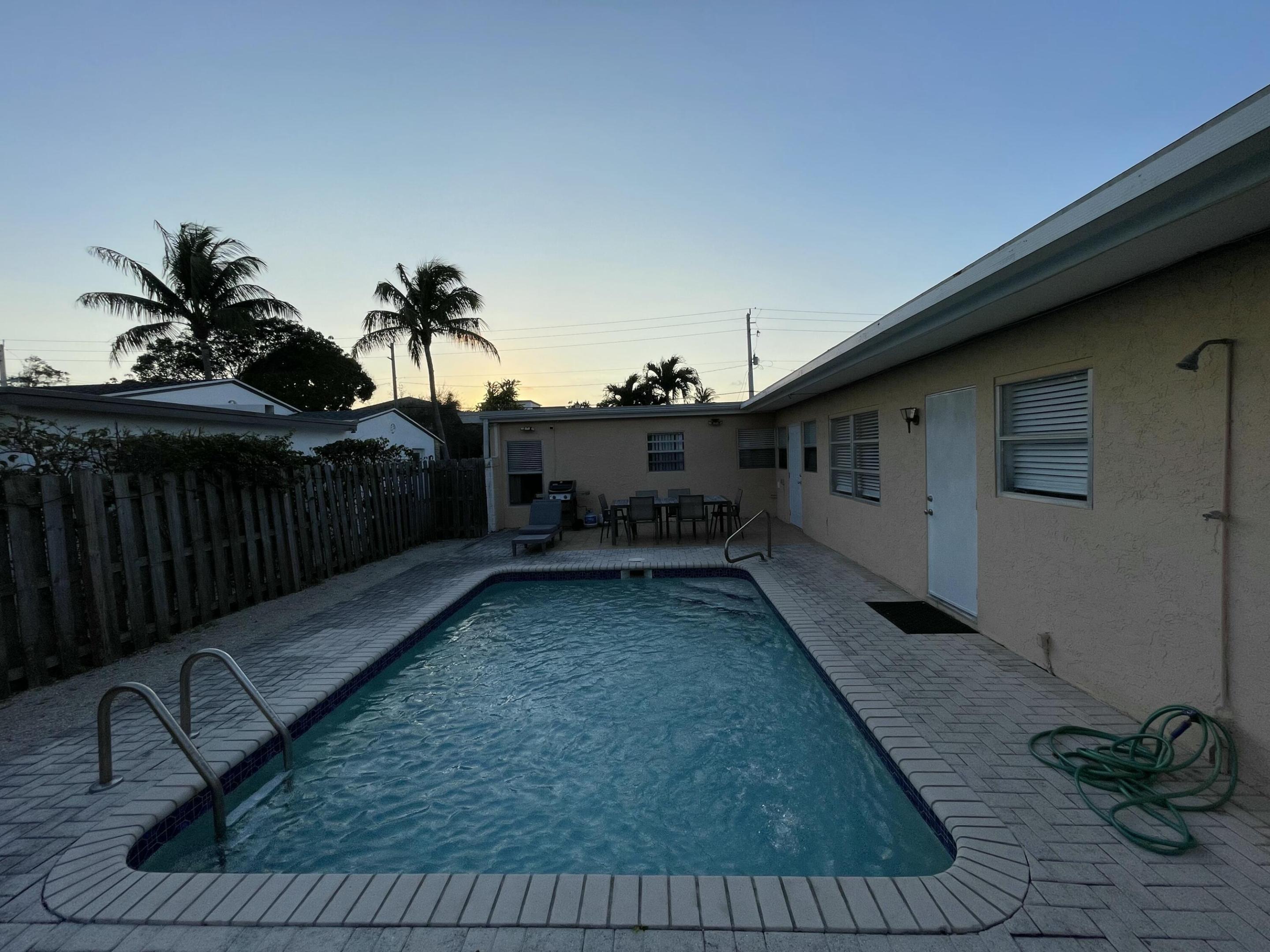 233 SE 4th Avenue
