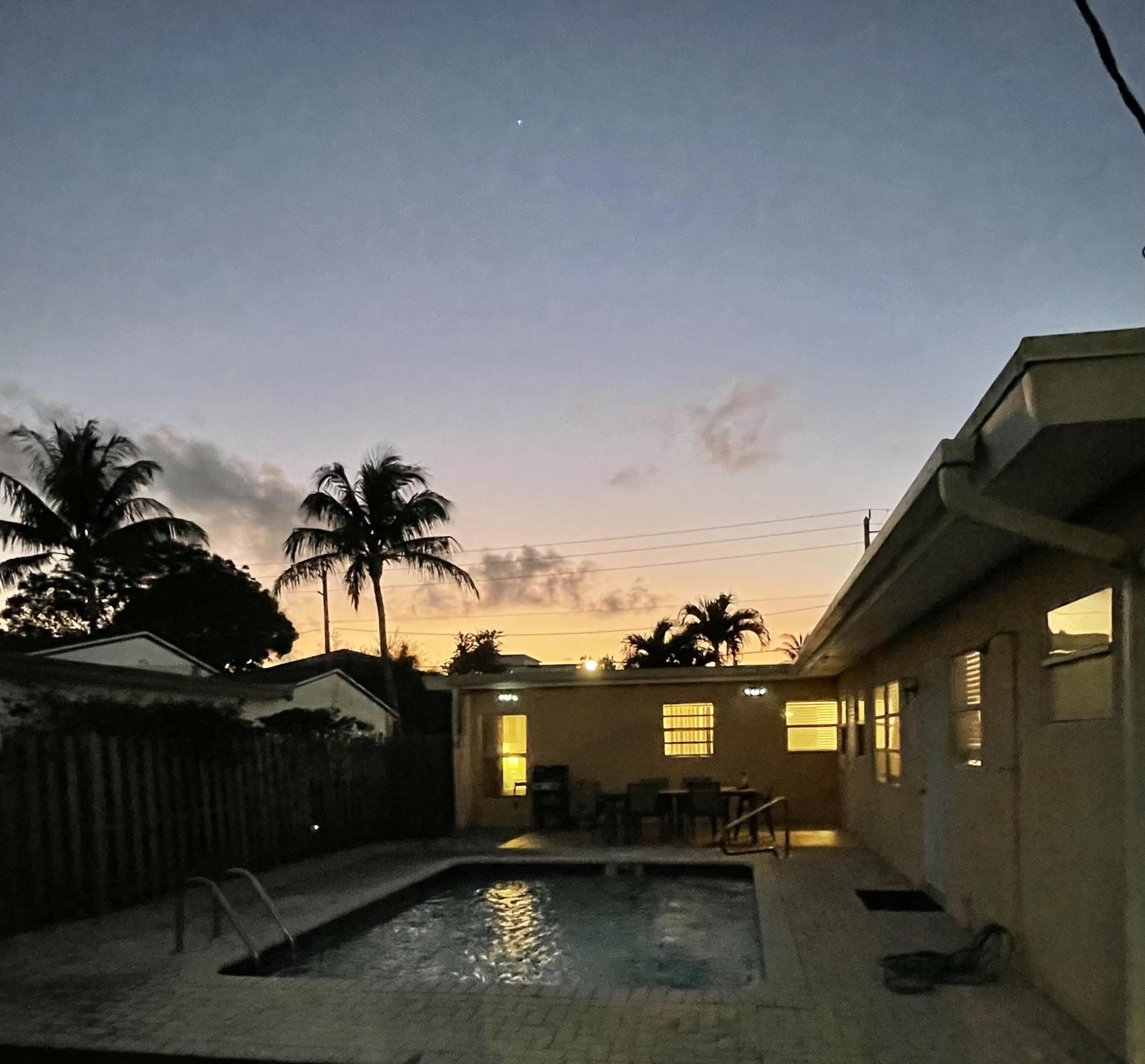 233 SE 4th Avenue