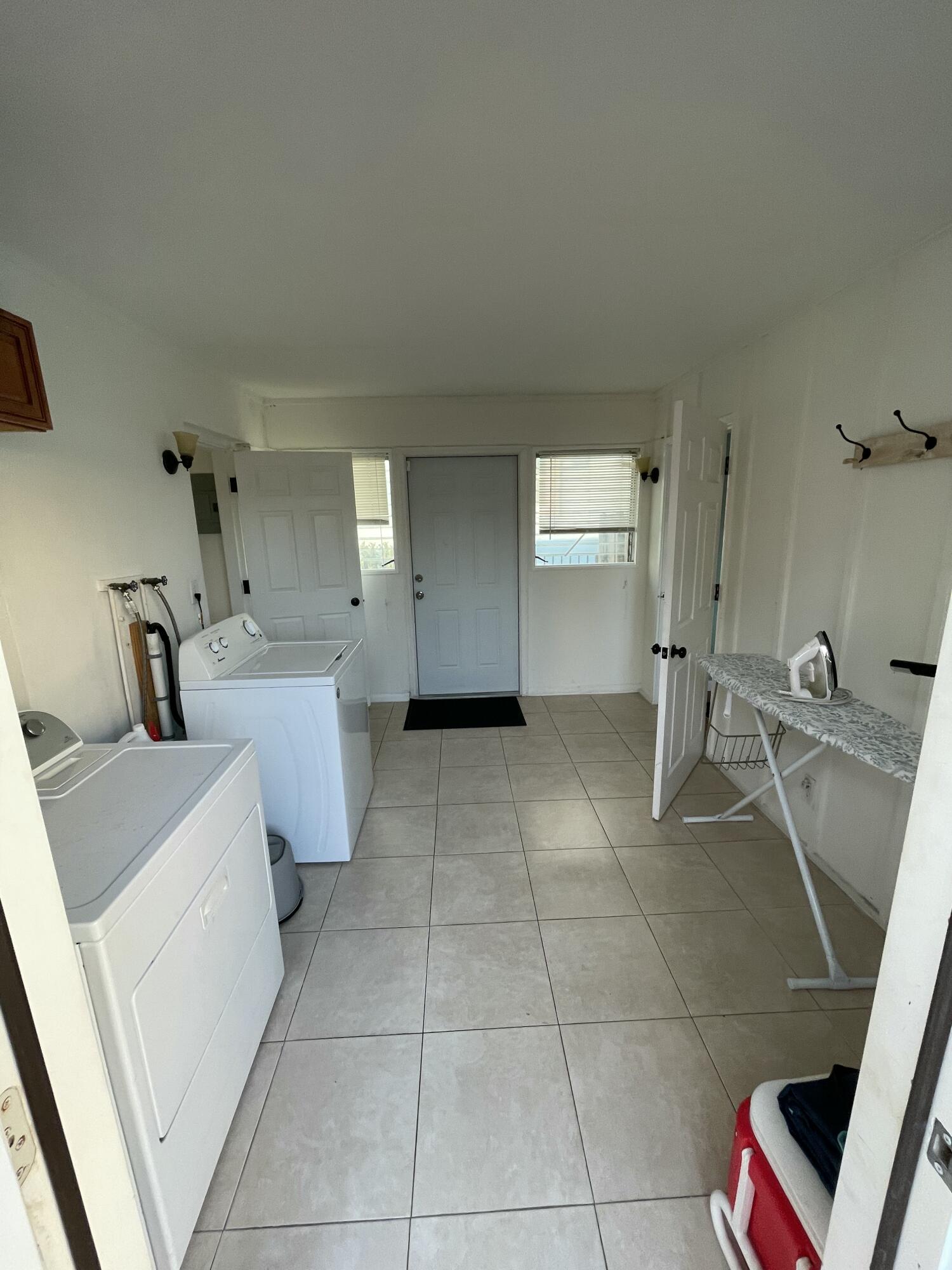 233 SE 4th Avenue