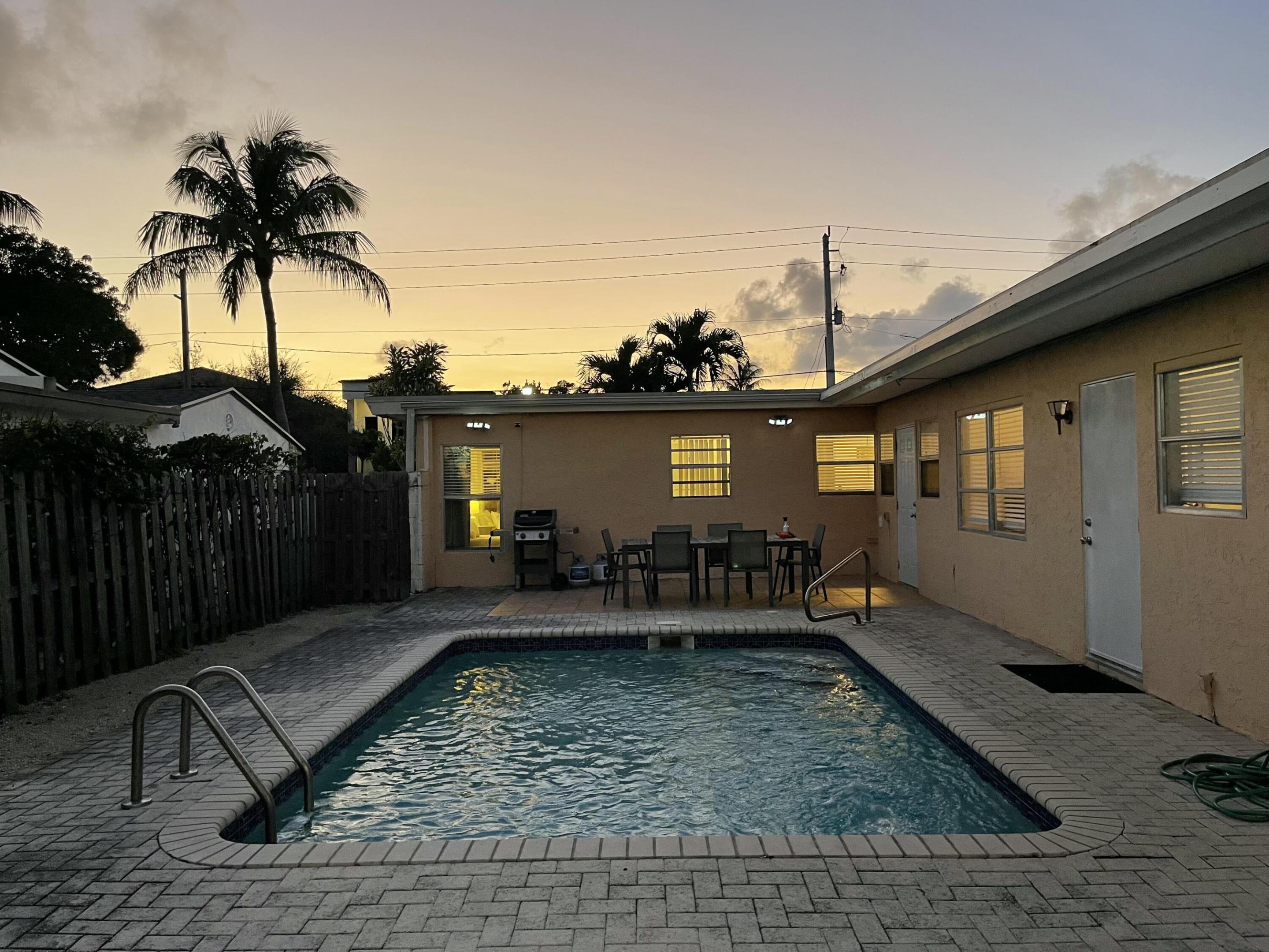 233 SE 4th Avenue