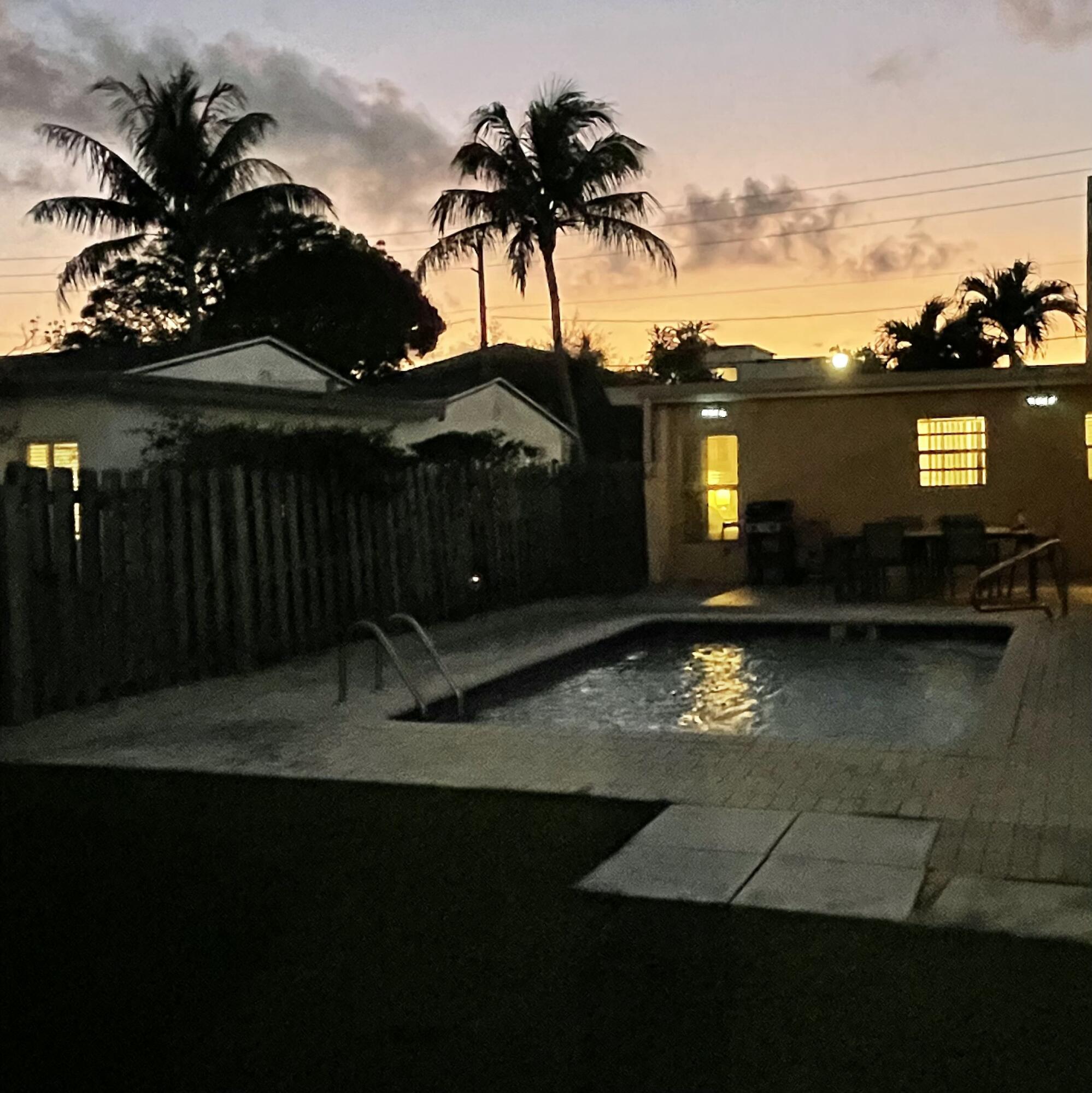 233 SE 4th Avenue
