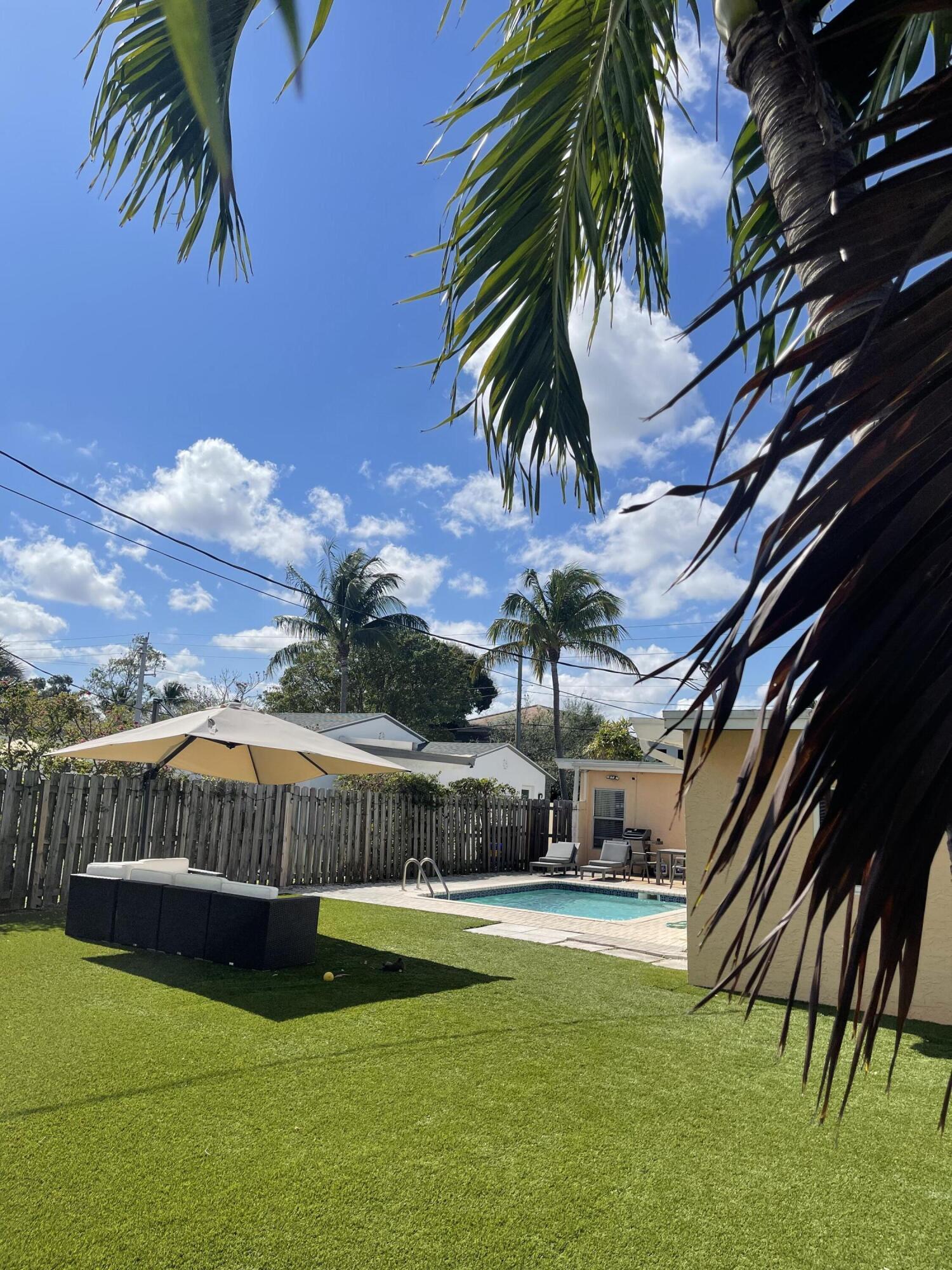 233 SE 4th Avenue