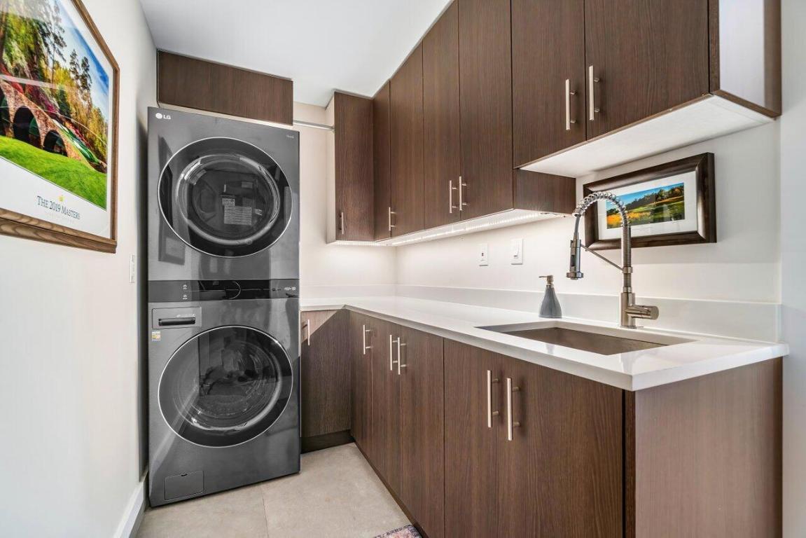 803 Foxpointe Circle