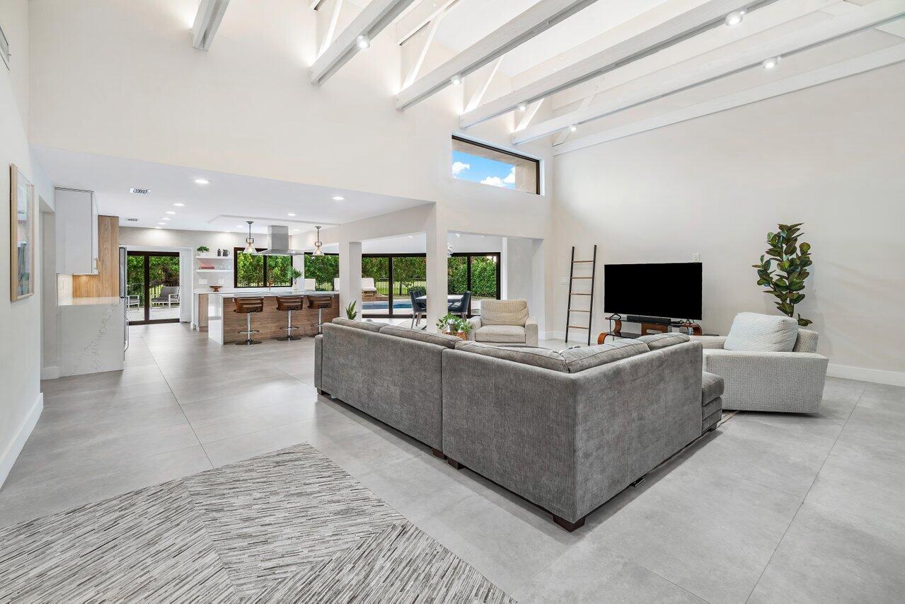 803 Foxpointe Circle