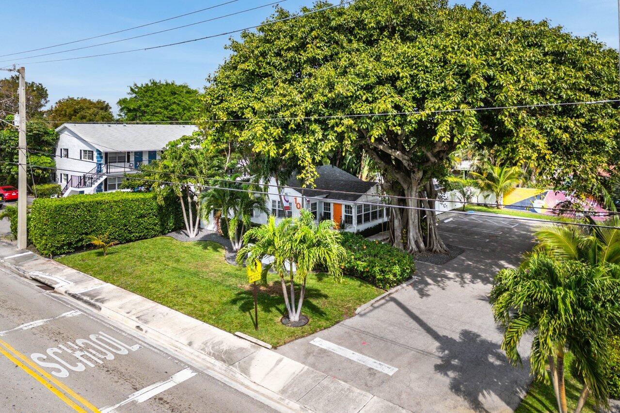 103 NE 4th Street