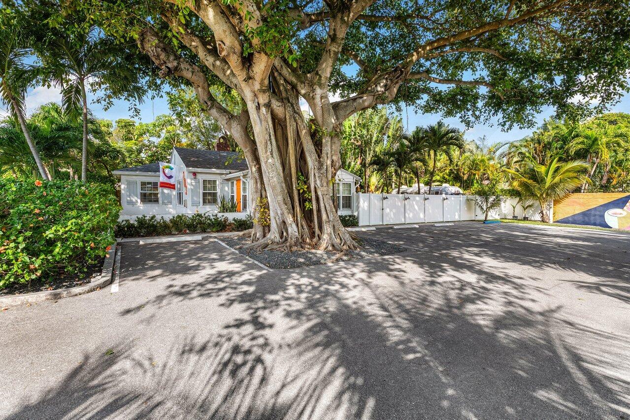 103 NE 4th Street