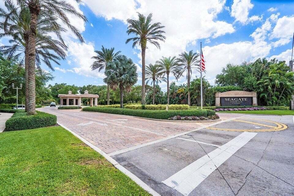 501 W Greensward Lane 101-C