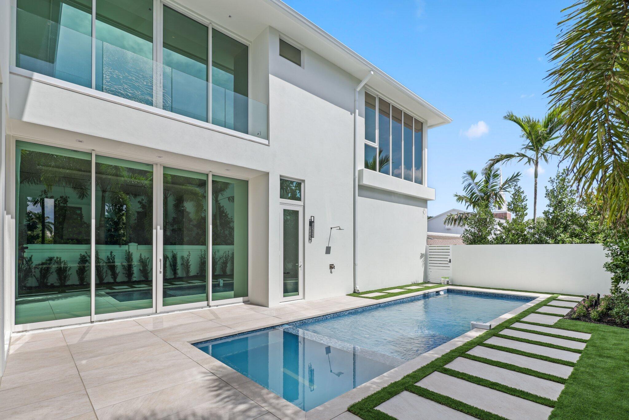 320 Grove Place