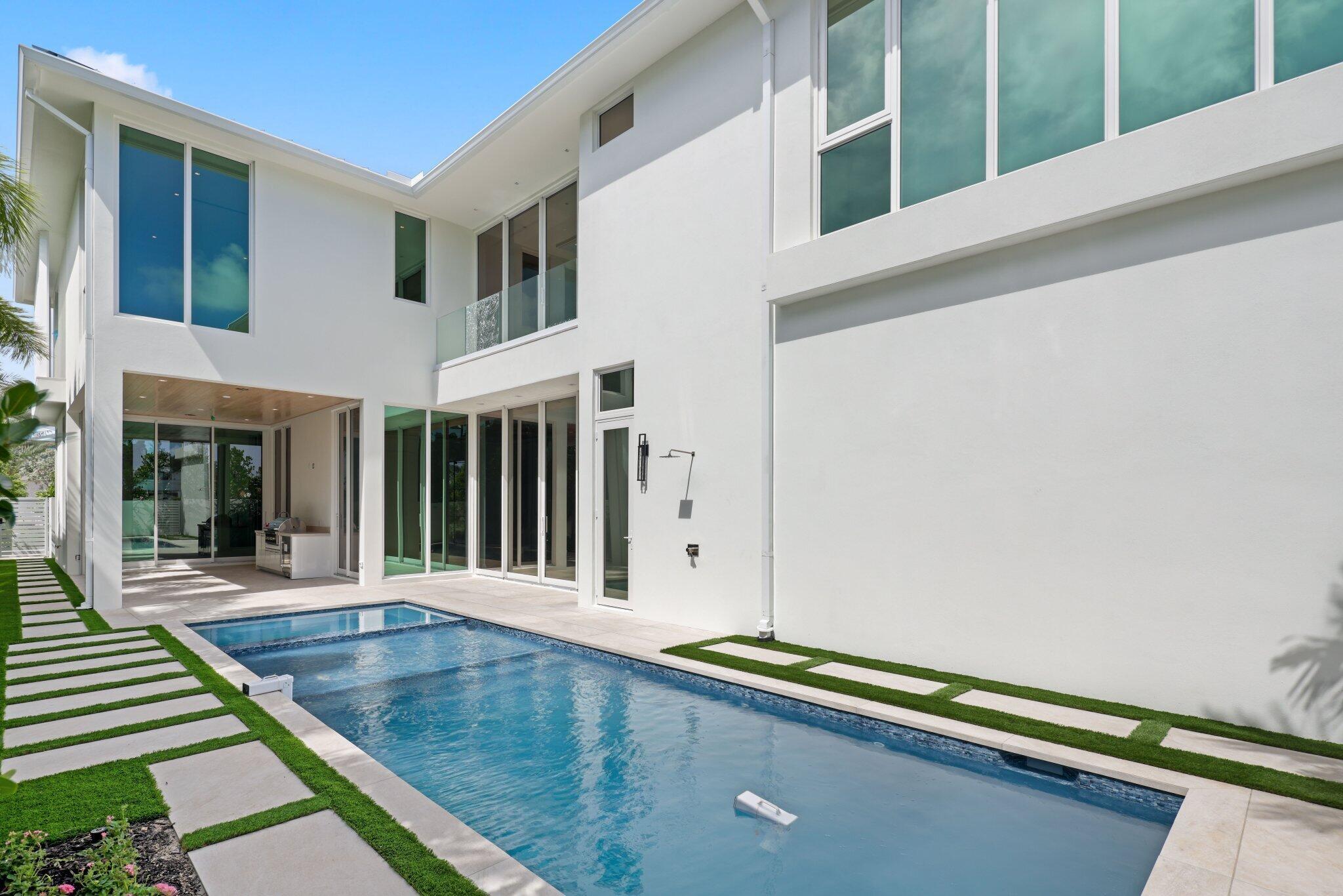 320 Grove Place