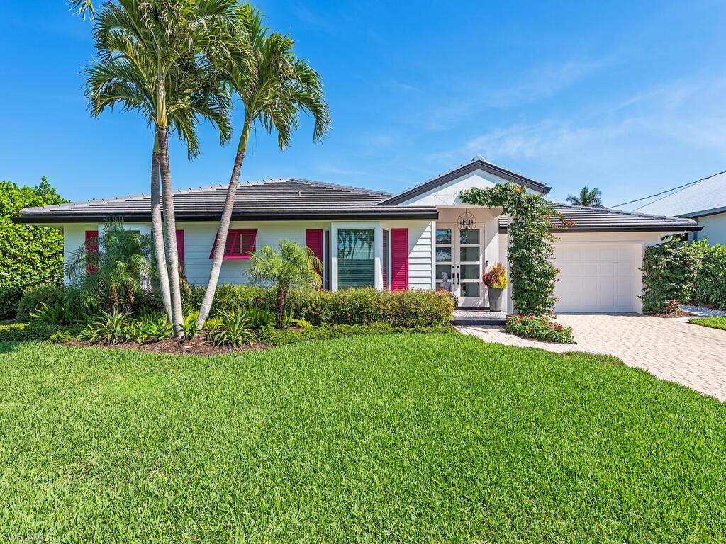 1565 Mullet LN