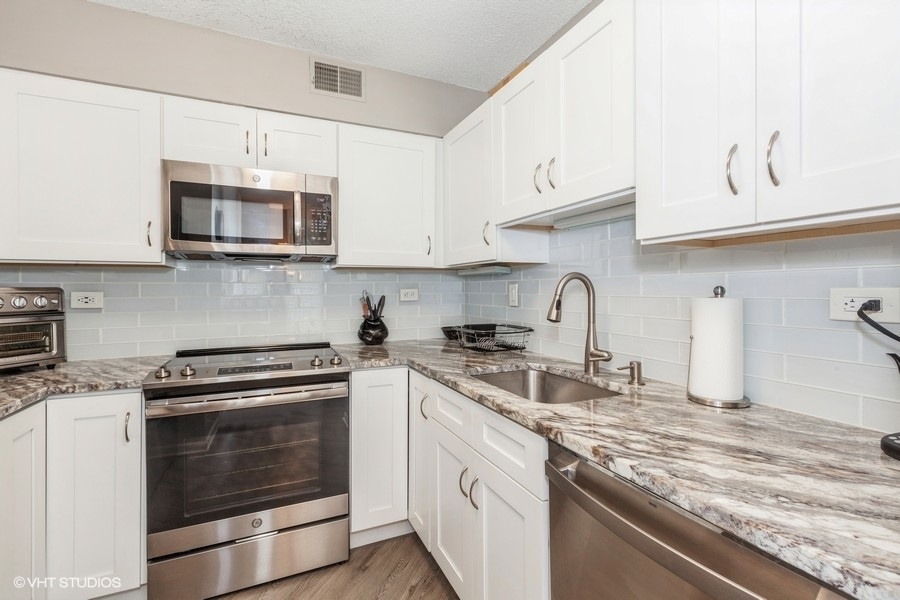 511 AURORA Avenue Unit: 218