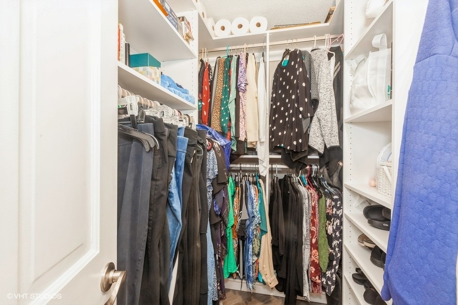 511 AURORA Avenue Unit: 218