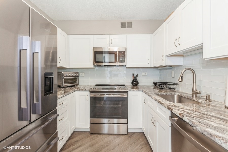 511 AURORA Avenue Unit: 218