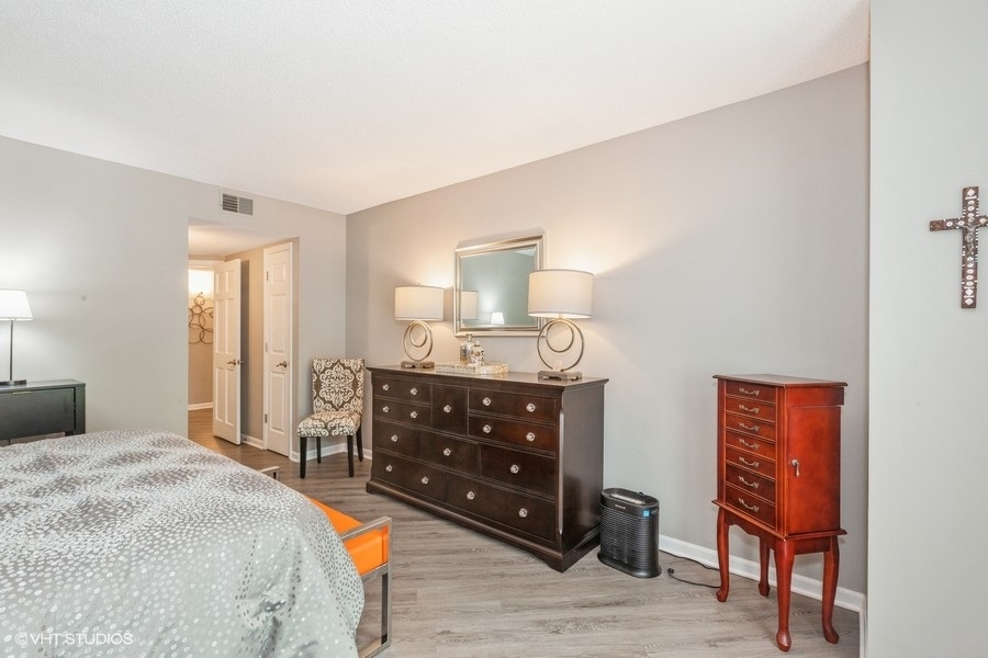 511 AURORA Avenue Unit: 218
