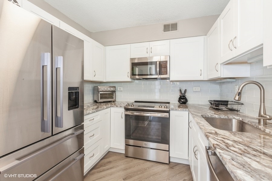 511 AURORA Avenue Unit: 218