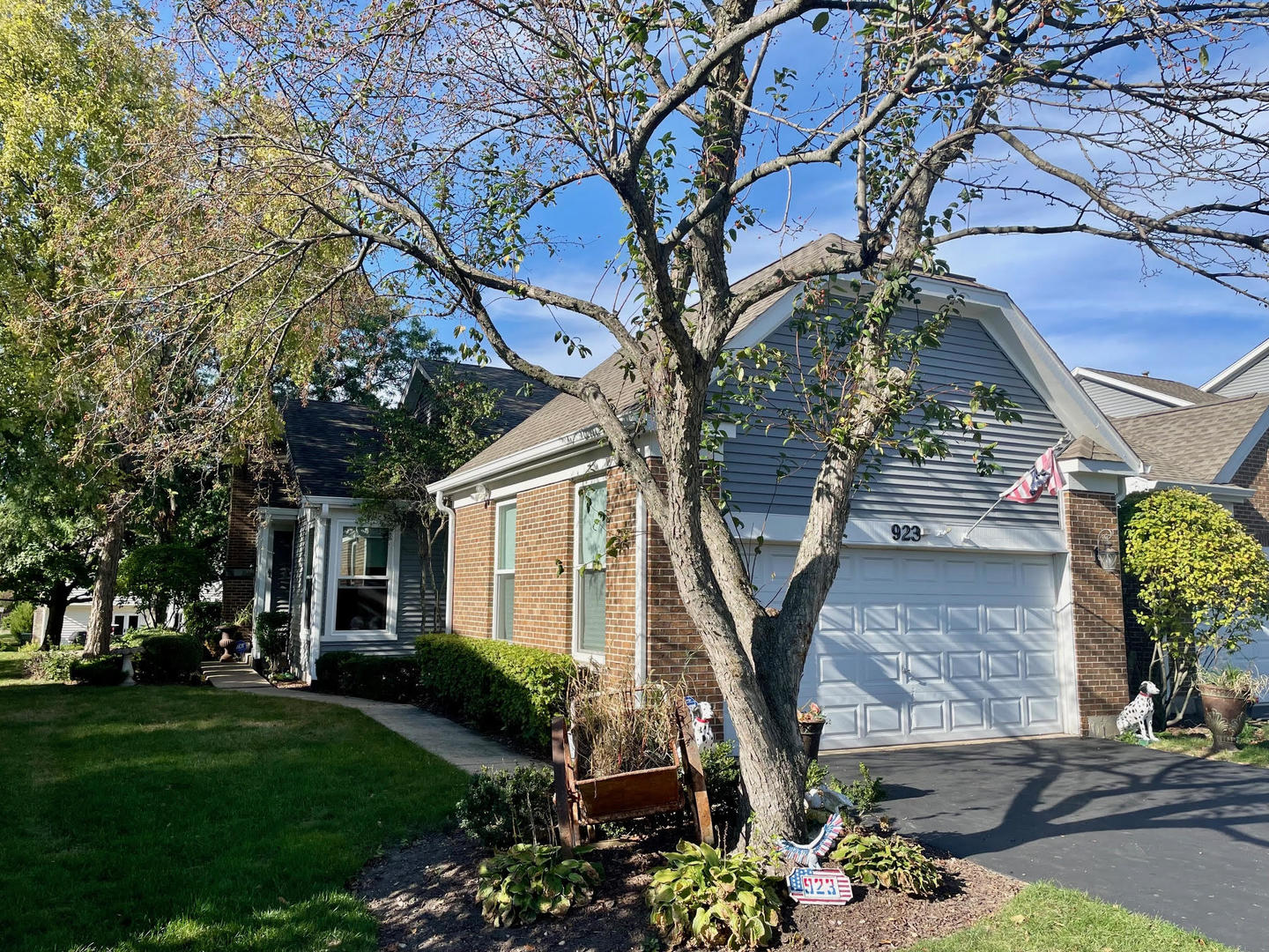 923 Heathrow Lane