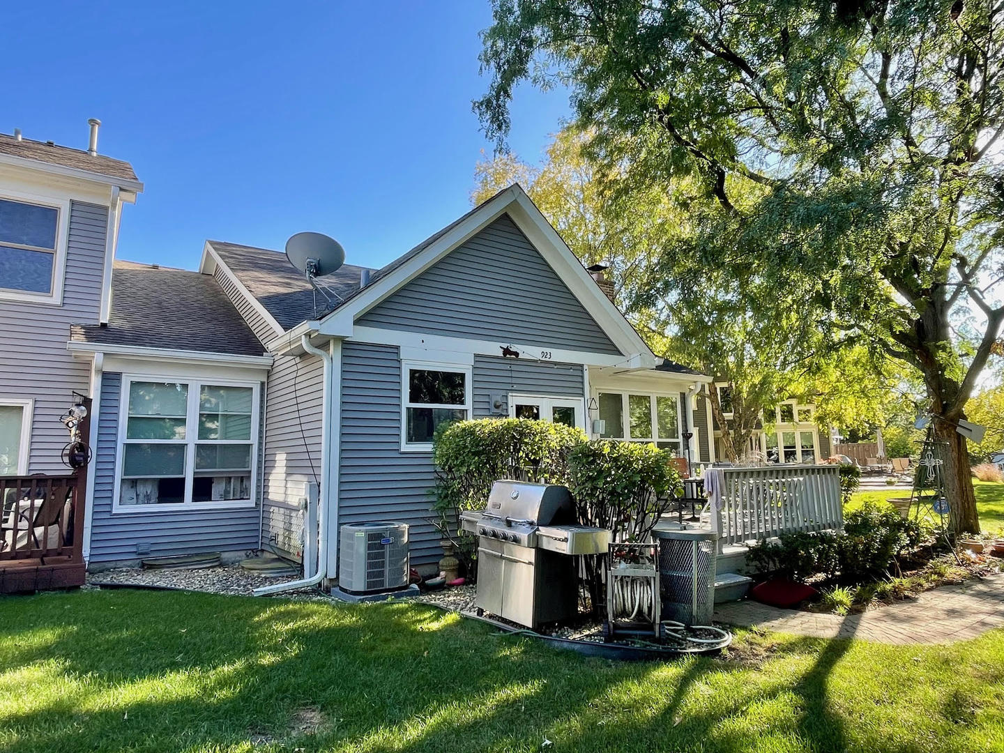923 Heathrow Lane
