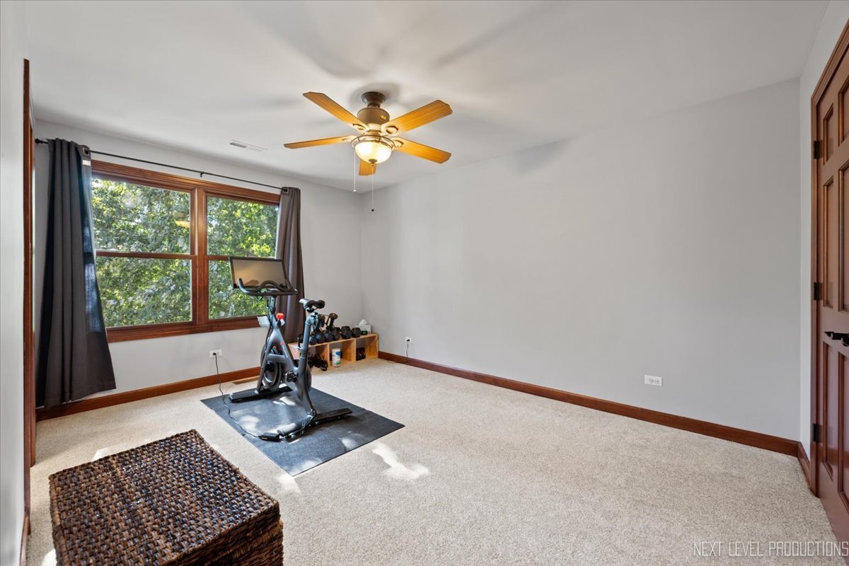 938 Oakleaf Court