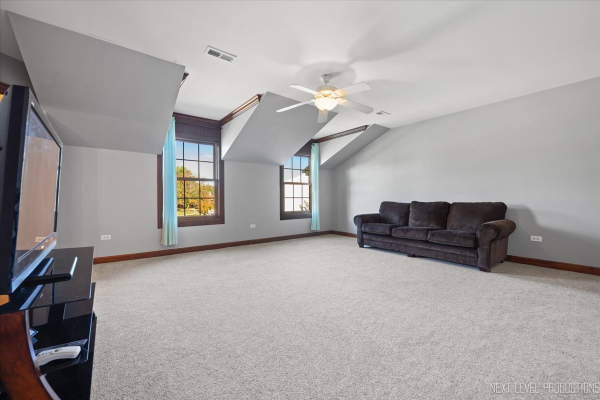 938 Oakleaf Court