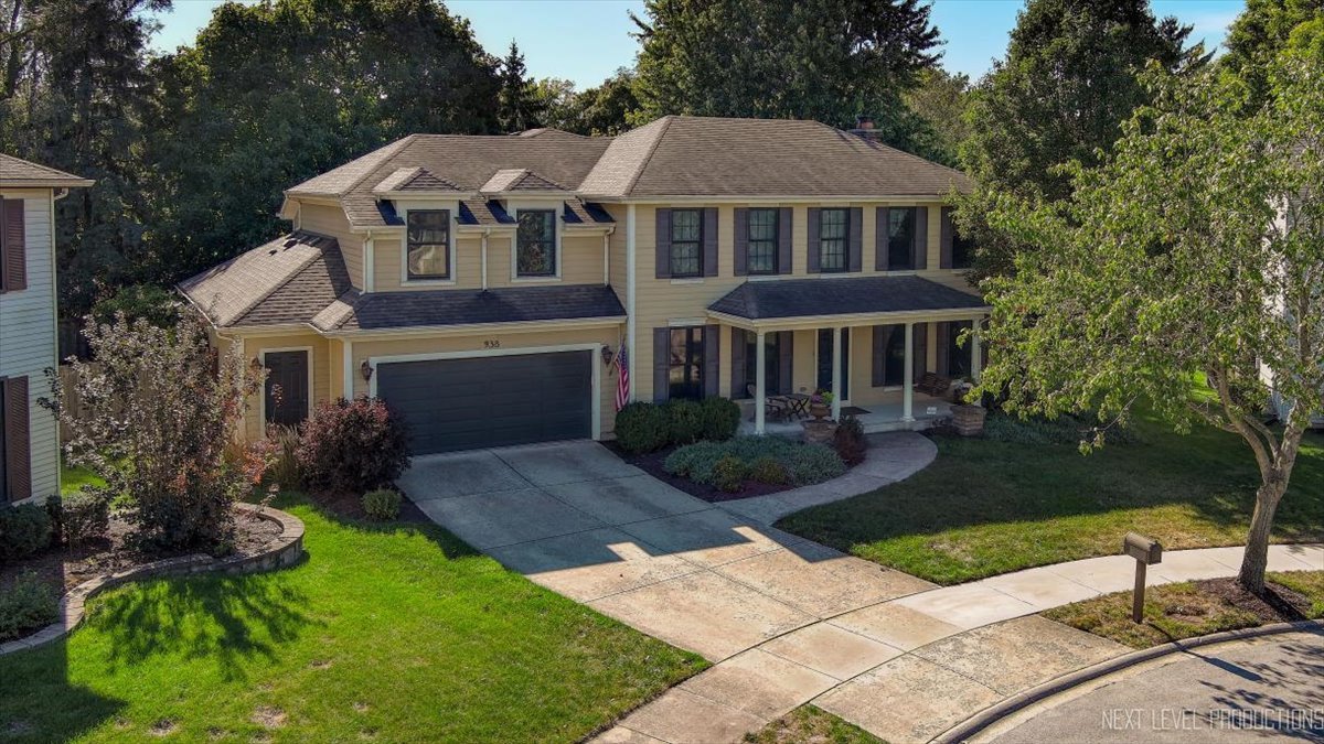 938 Oakleaf Court