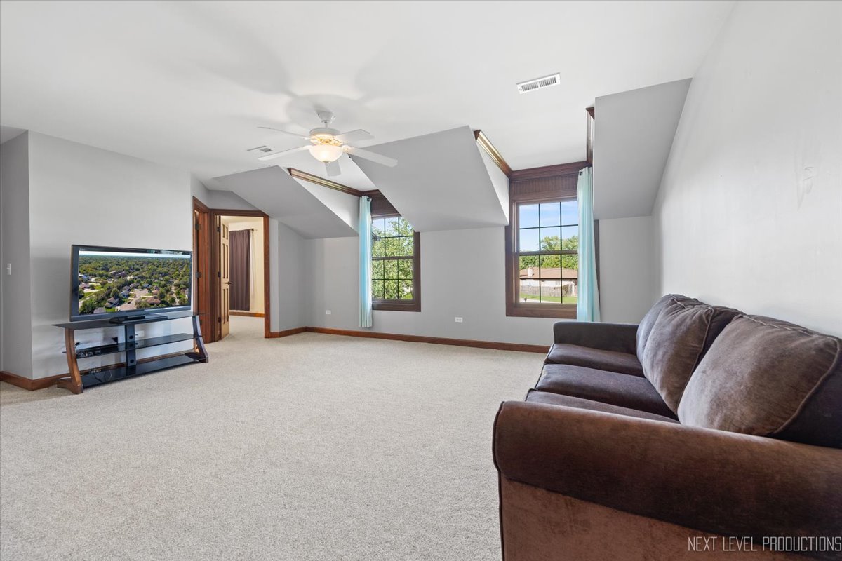 938 Oakleaf Court