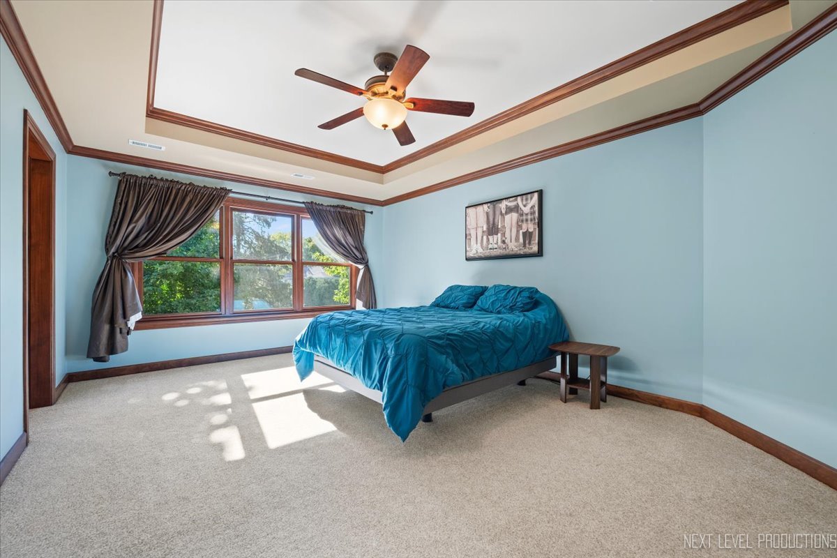 938 Oakleaf Court