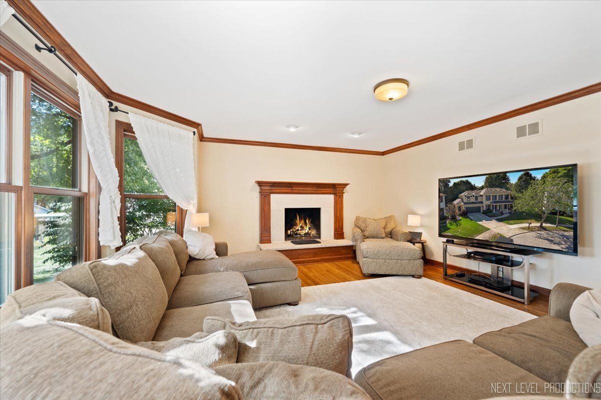 938 Oakleaf Court