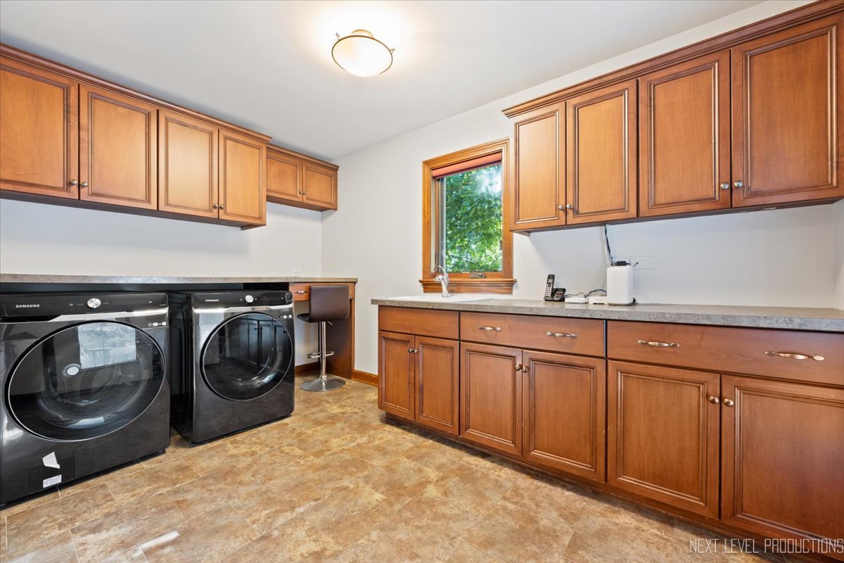 938 Oakleaf Court