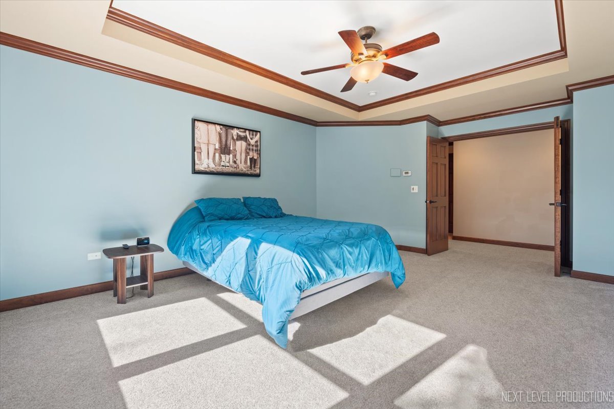 938 Oakleaf Court