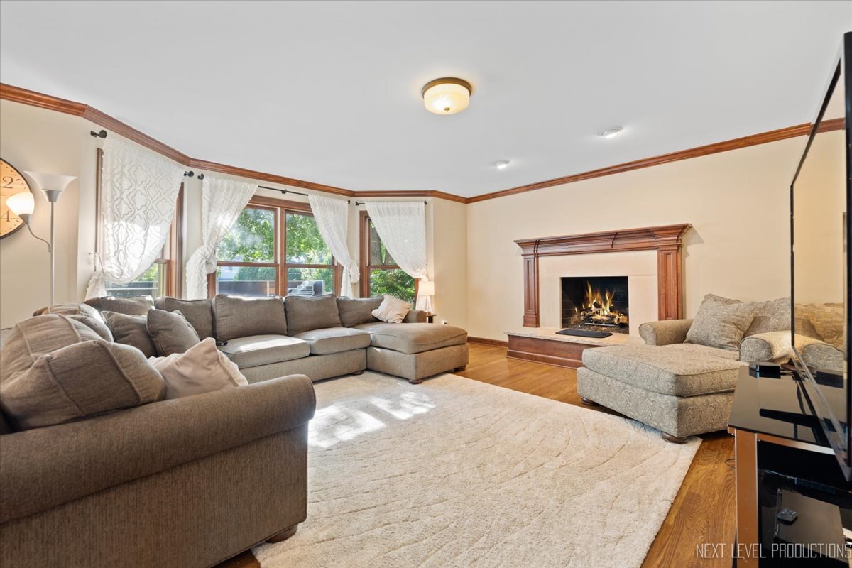 938 Oakleaf Court