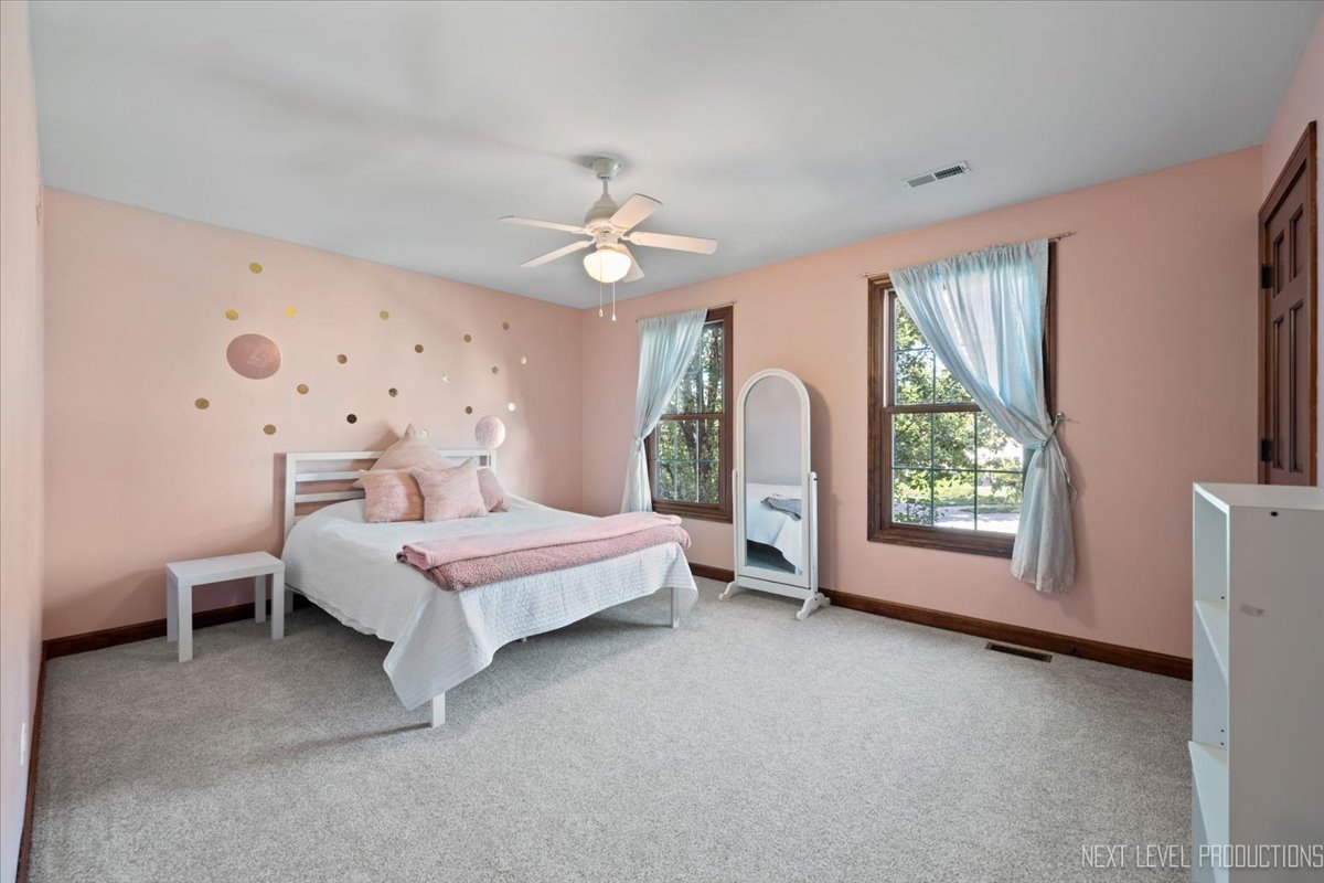 938 Oakleaf Court
