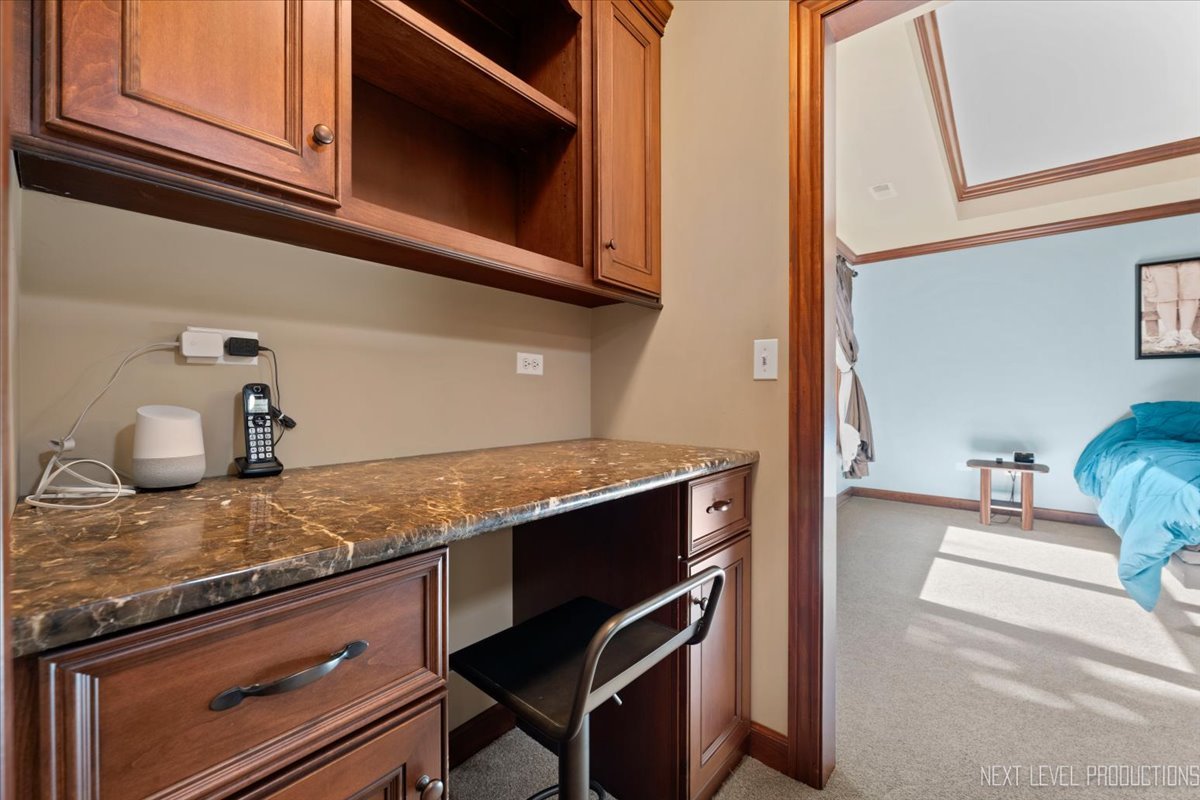 938 Oakleaf Court