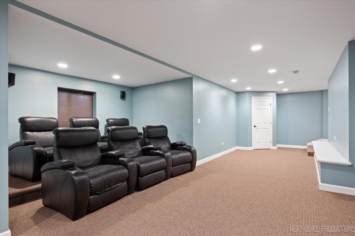 938 Oakleaf Court