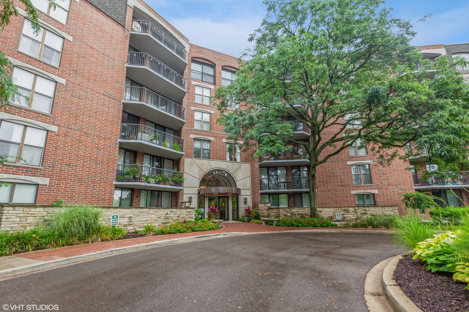 511 Aurora Avenue Unit: 209