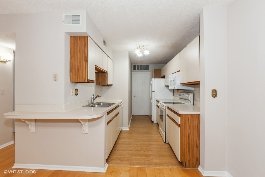 511 Aurora Avenue Unit: 209