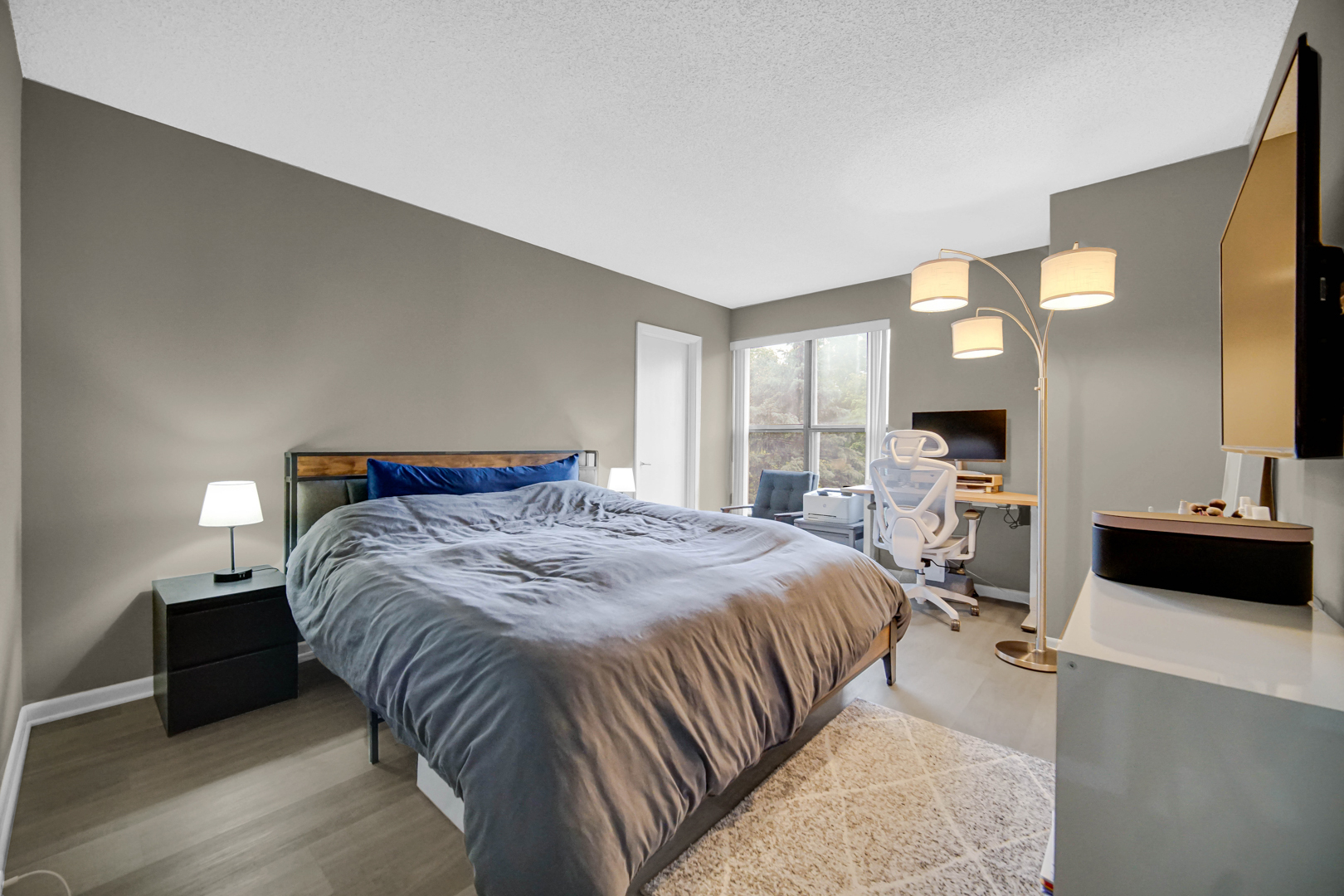 511 Aurora Avenue Unit: 413